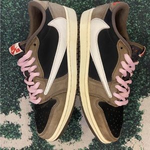 Air Jordan 1 Travis Scott Mocha Low. Mens size 10. Used in great condition.